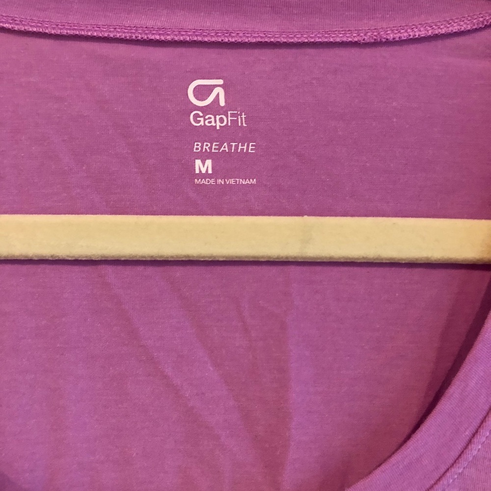 GapFit Workout Top - Picture 3 of 3
